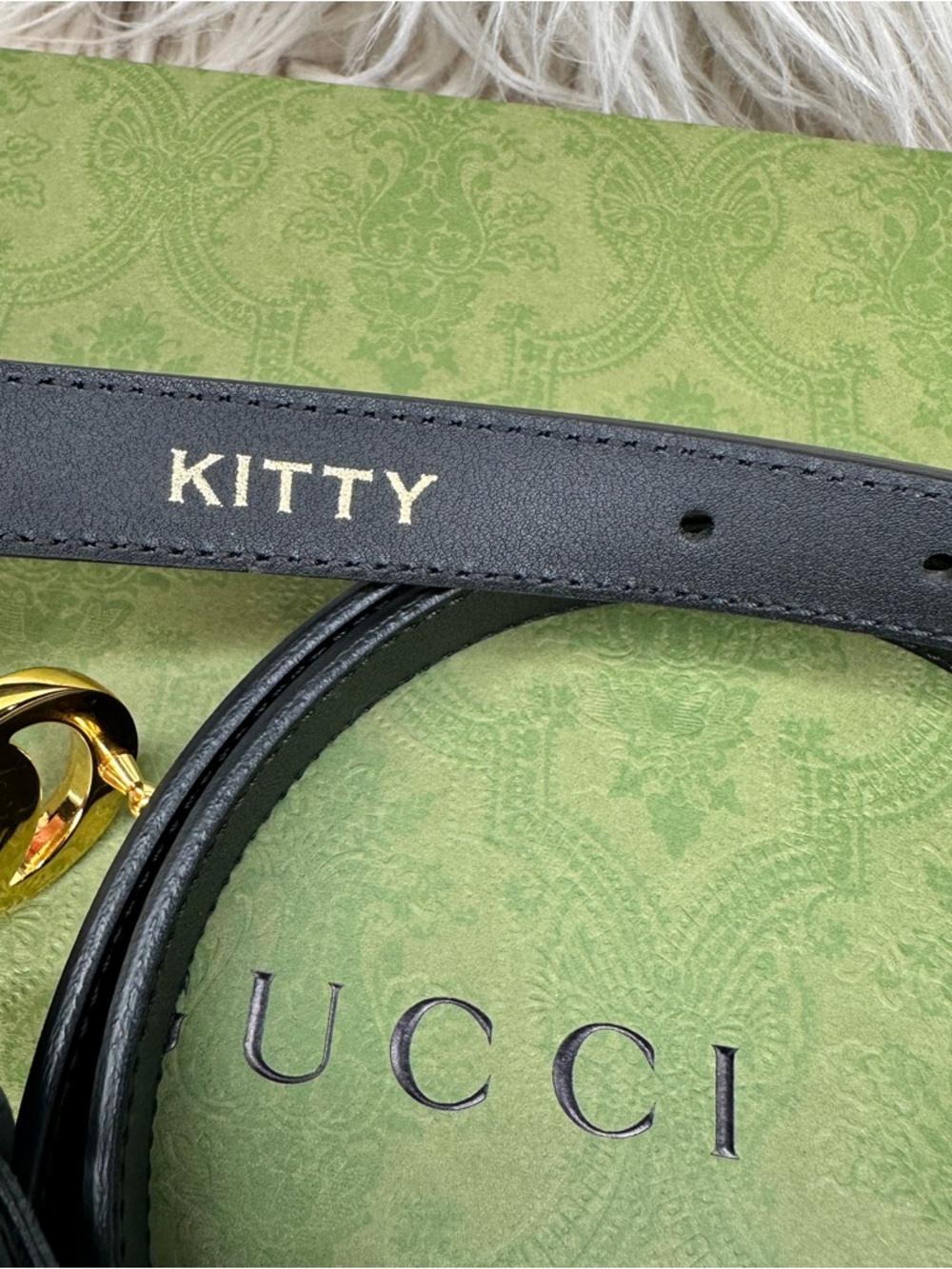 Authentic Gucci GG Marmont
Leather Thin Belt with shiny Gold
"GG" - Picture 5 of 8